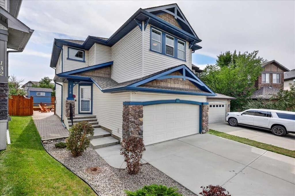 128 Cranberry Circle SE, Calgary — main listing photo