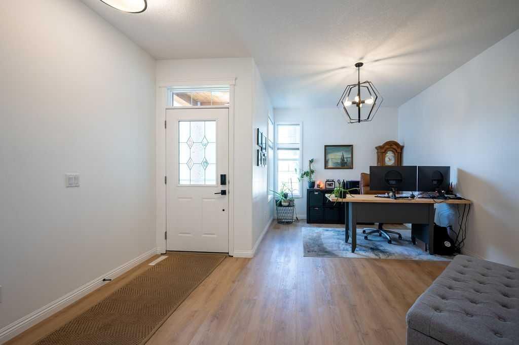 98 Chapala Grove SE, Calgary — photo 5 of 42