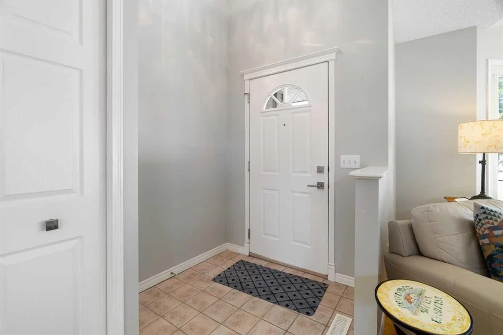 71 Scotia Landing NW, Calgary — photo 3 of 24