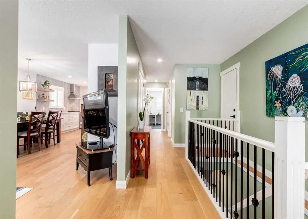 6 Vandoos Villas NW, Calgary — photo 3 of 44
