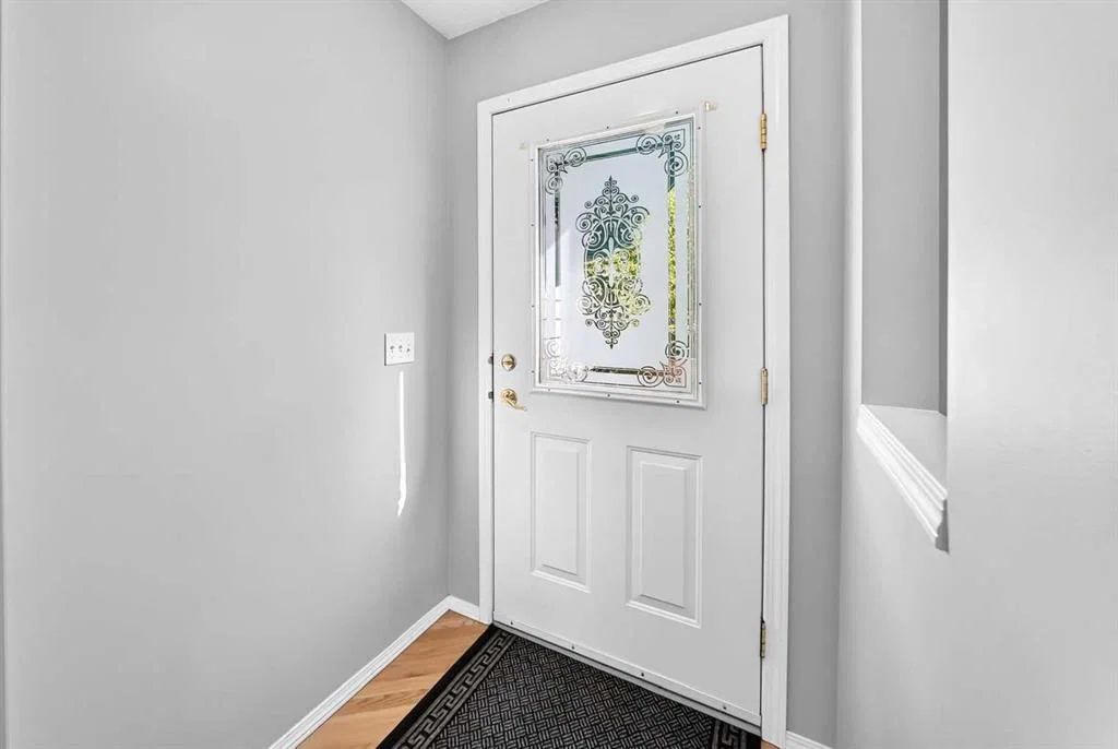 65 Tuscarora Place NW, Calgary — photo 5 of 50
