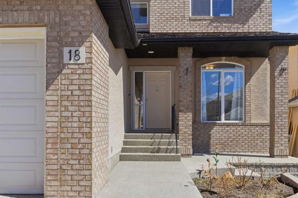 18 Royal Crest Way NW, Calgary — photo 3 of 50