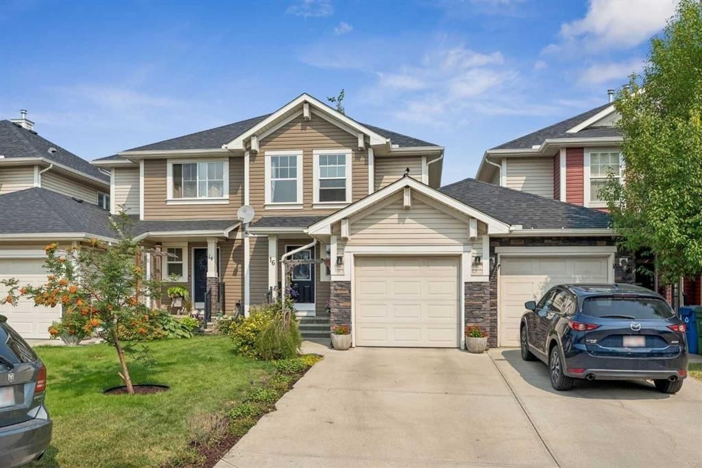 16 Cranberry Green SE, Calgary — photo 2 of 29