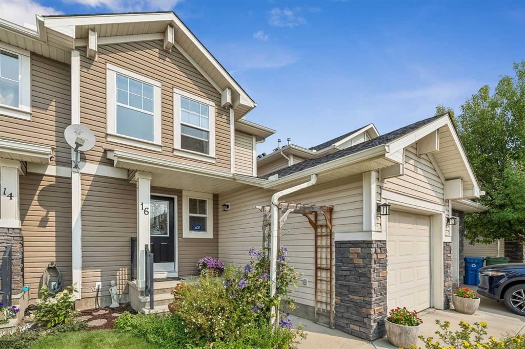 16 Cranberry Green SE, Calgary — photo 3 of 29