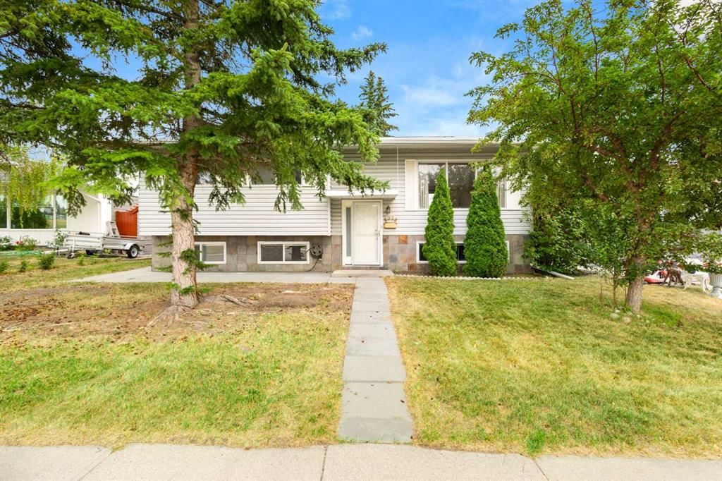 6008 DALGETTY Drive NW, Calgary — main listing photo