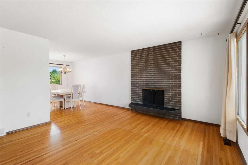 6008 DALGETTY Drive NW, Calgary — photo 5 of 42