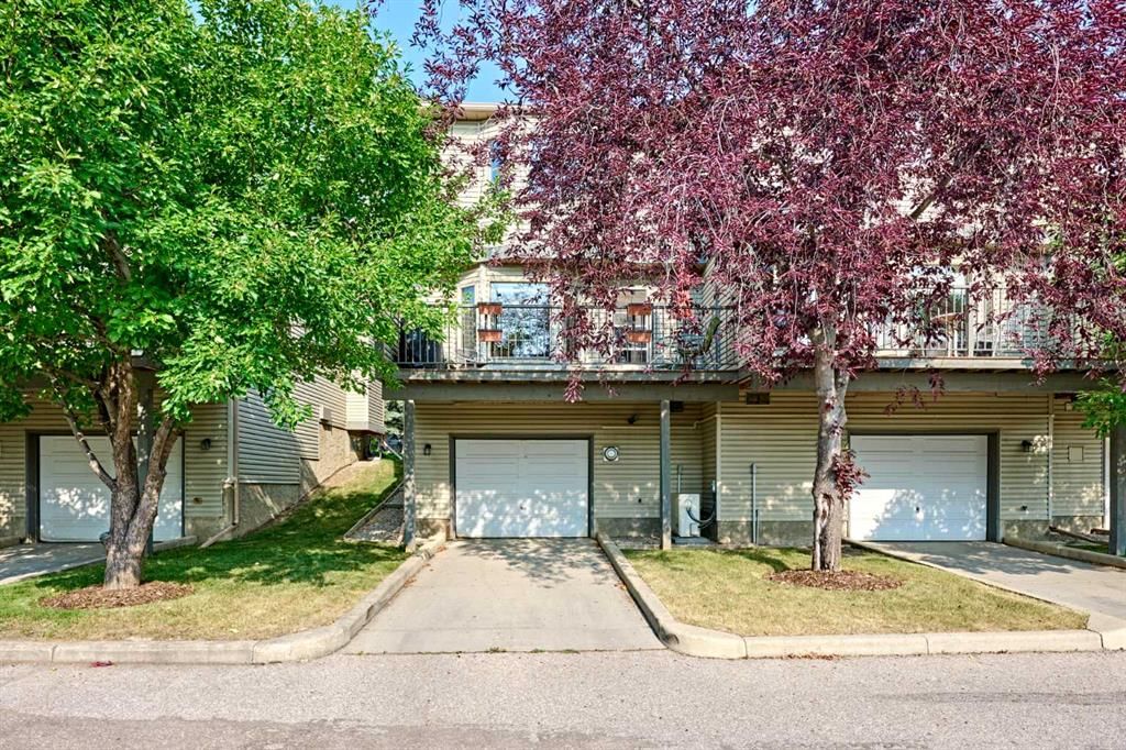 193 Patina Park SW, Calgary — photo 4 of 37