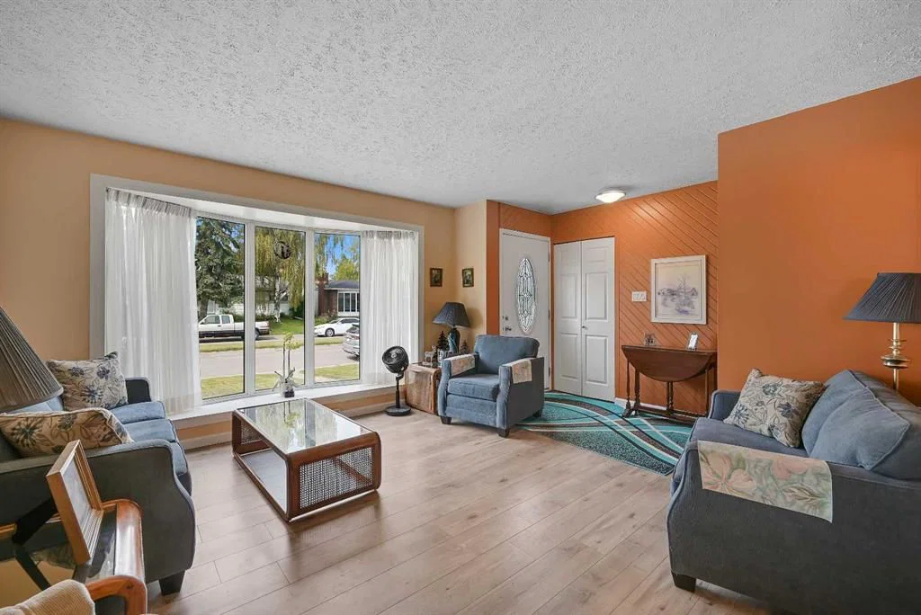 435 88 Avenue SE, Calgary — photo 4 of 45