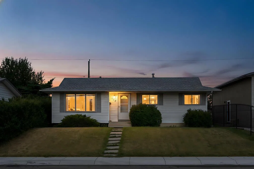 112 Penmeadows Close SE, Calgary — photo 2 of 39