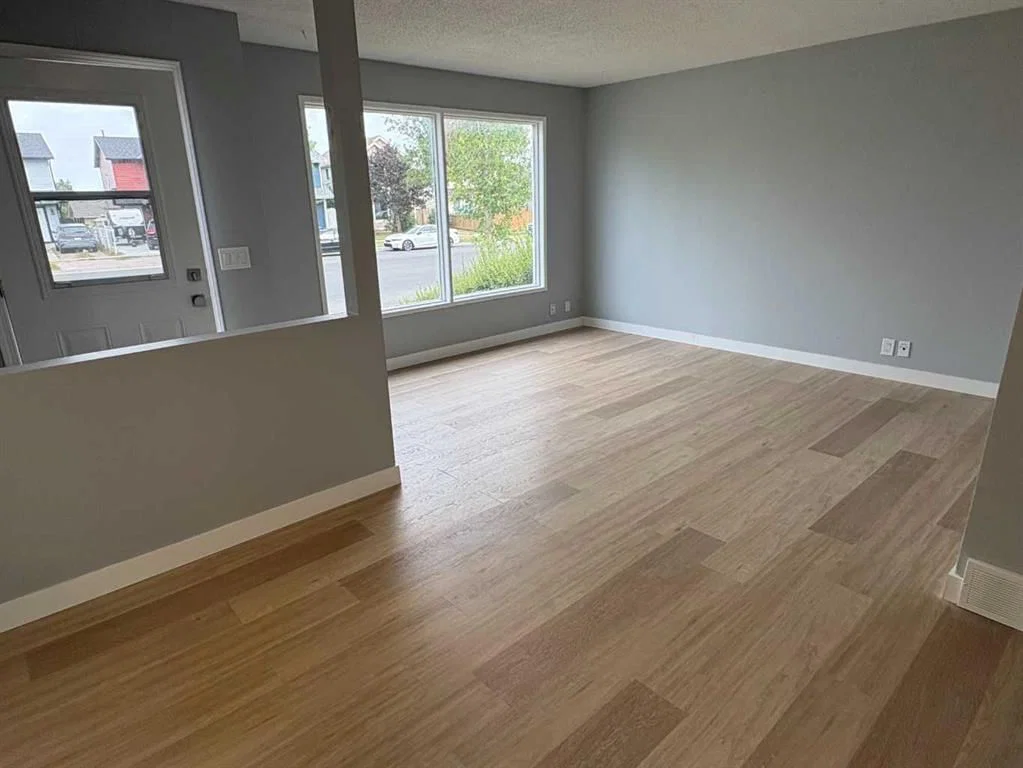 363 Falton Drive NE, Calgary — photo 2 of 16