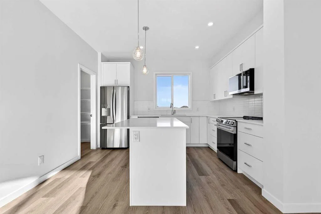 12 Hotchkiss Parade SE, Calgary — main listing photo