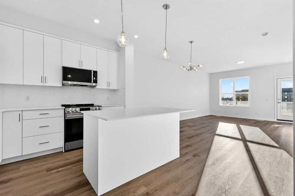 12 Hotchkiss Parade SE, Calgary — photo 3 of 15