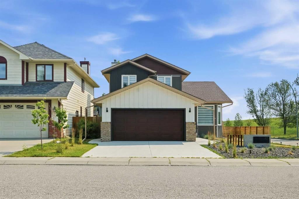 42 Sunvista Crescent SE, Calgary — main listing photo