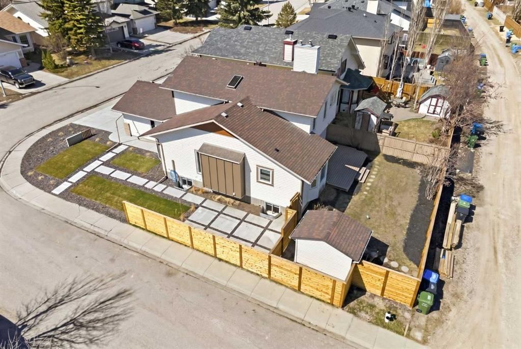 42 Sunvista Crescent SE, Calgary — photo 2 of 47