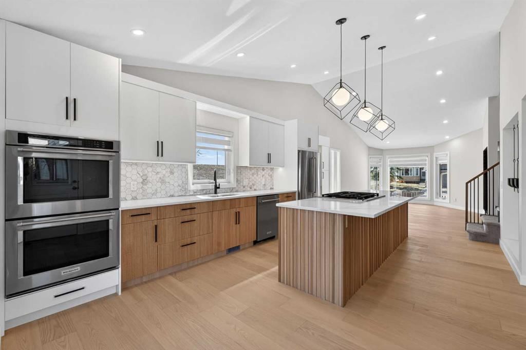 42 Sunvista Crescent SE, Calgary — photo 4 of 47