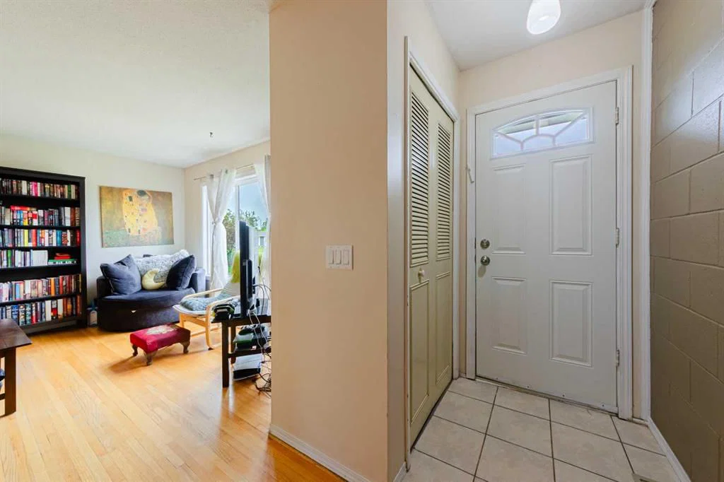 5412 14 Avenue SE, Calgary — photo 4 of 29