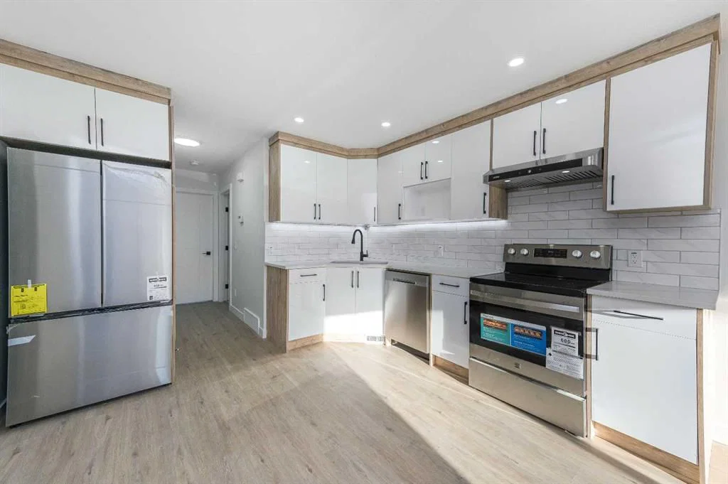 4249 Catalina Boulevard NE, Calgary — photo 3 of 33
