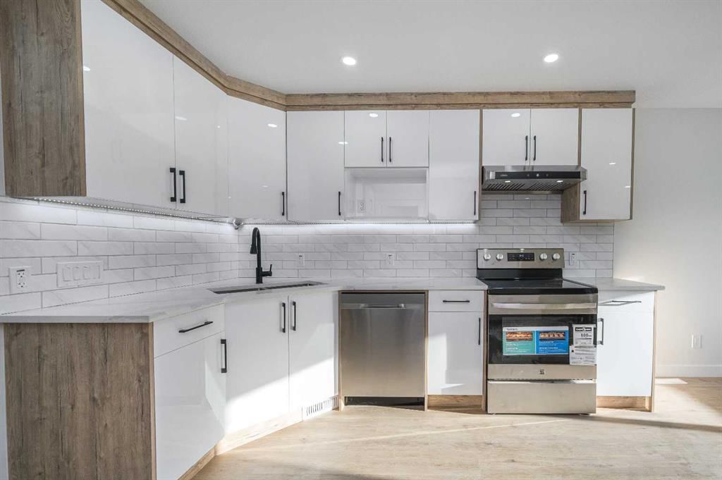 4249 Catalina Boulevard NE, Calgary — photo 4 of 33