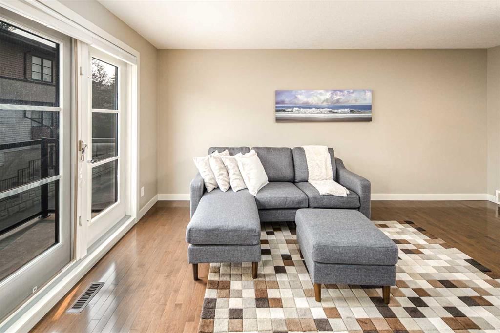 83 Aspen Hills Green SW, Calgary — photo 4 of 33