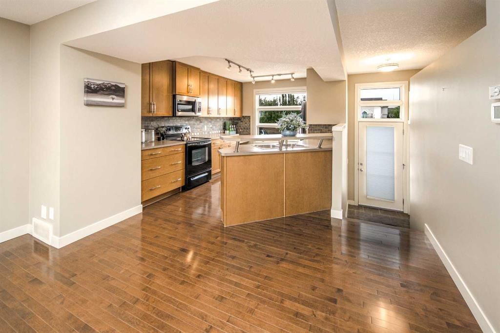 83 Aspen Hills Green SW, Calgary — photo 5 of 33