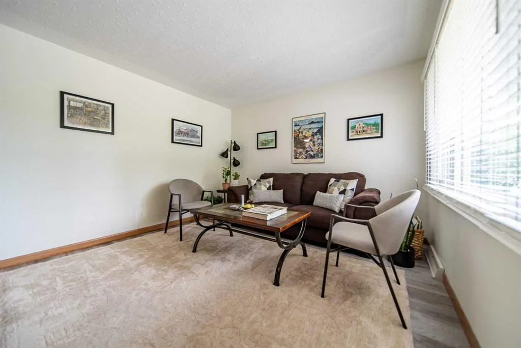 84 Waterloo Drive SW, Calgary — photo 5 of 43