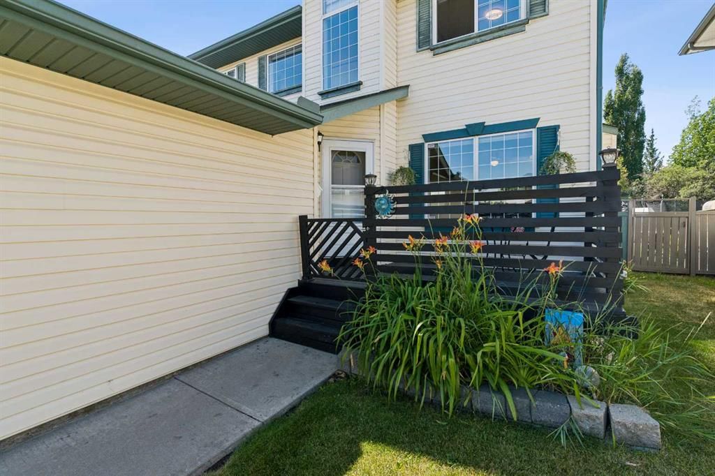 10433 Hidden Valley Drive NW, Calgary — photo 2 of 38