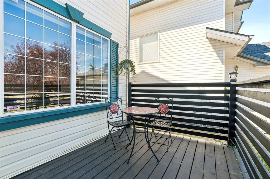10433 Hidden Valley Drive NW, Calgary — photo 3 of 38