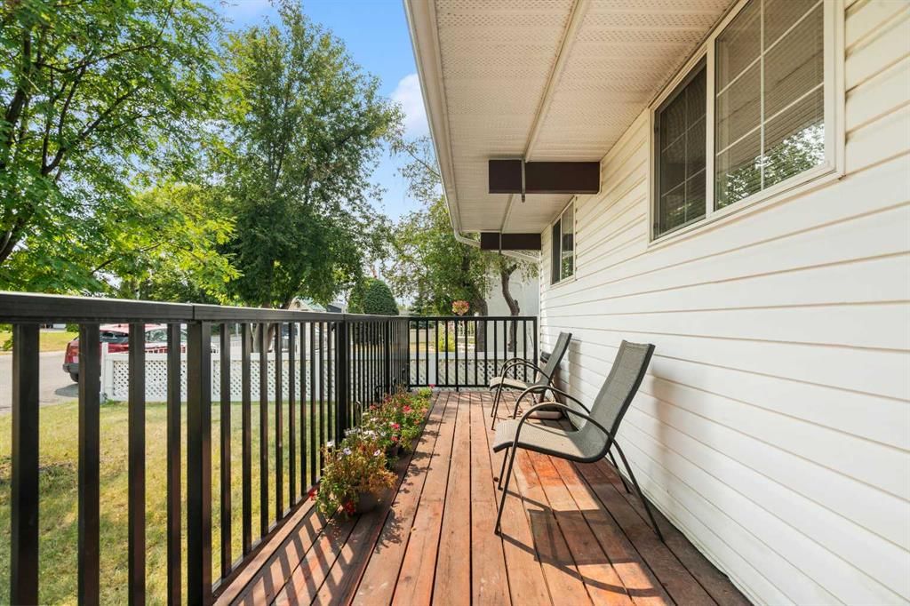 613 Olympia Crescent SE, Calgary — photo 3 of 44