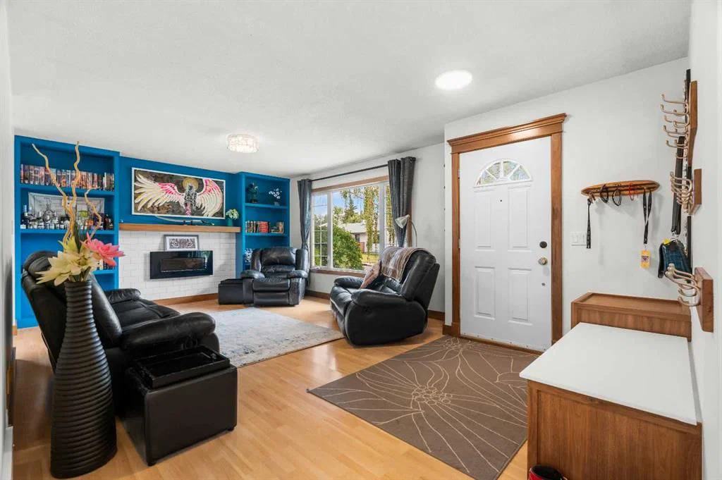 613 Olympia Crescent SE, Calgary — photo 4 of 44