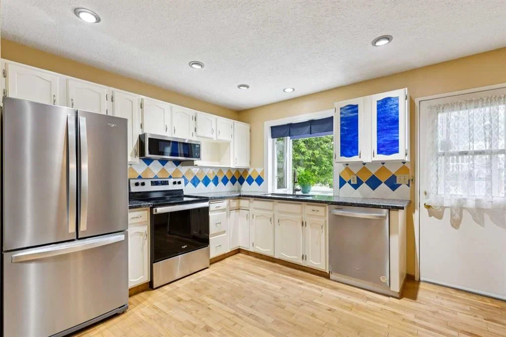 107 Bermuda Drive NW, Calgary — photo 2 of 40