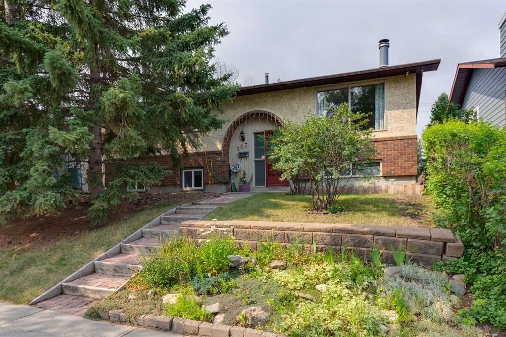 107 Bermuda Drive NW, Calgary — photo 3 of 40