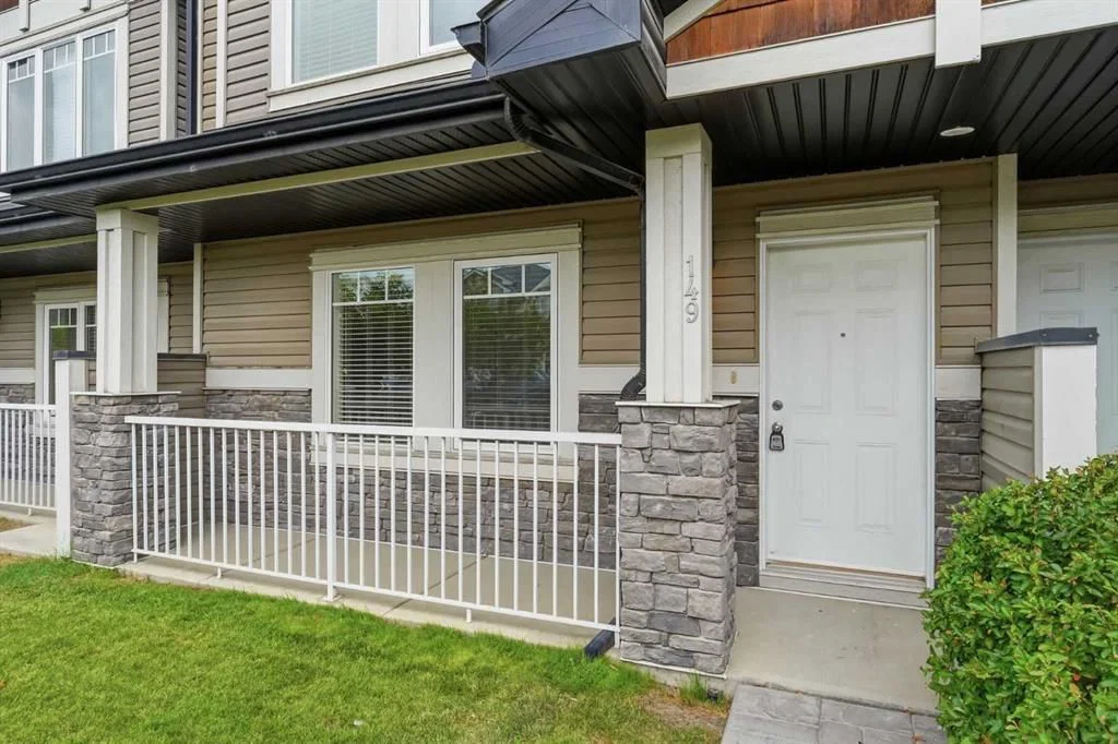 149 Prestwick Villas SE, Calgary — photo 2 of 30