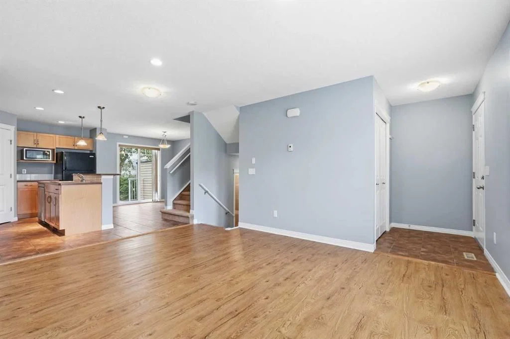 149 Prestwick Villas SE, Calgary — photo 4 of 30