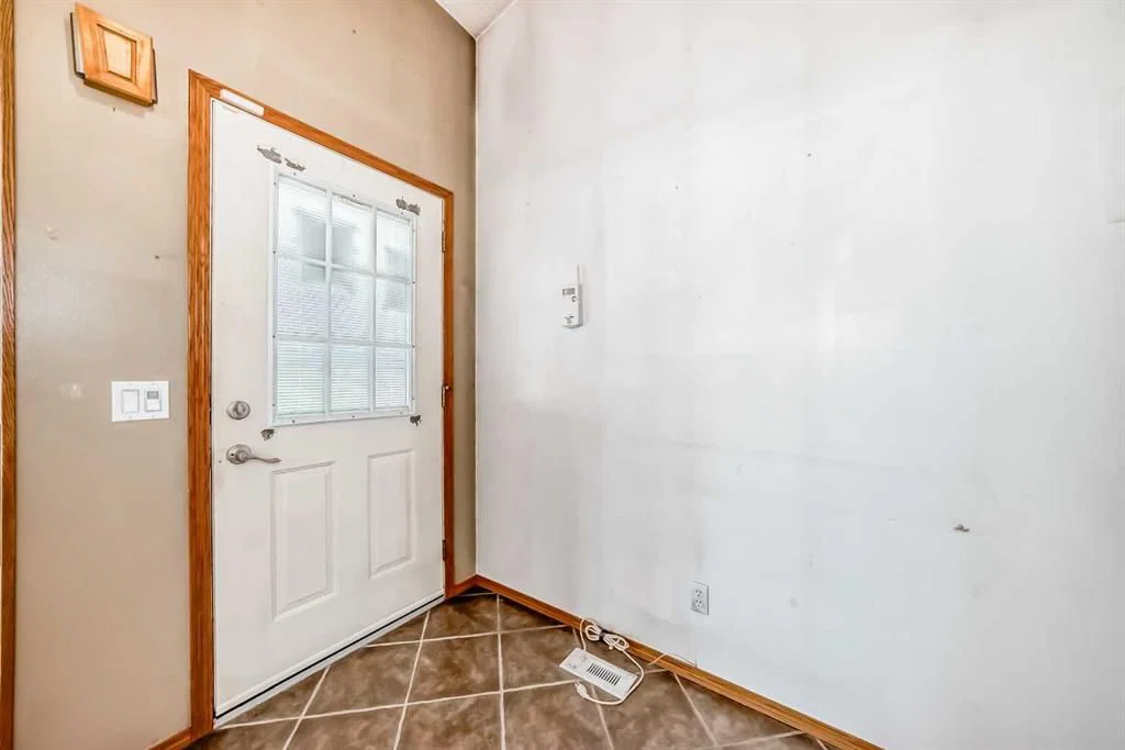 243 Erin Meadow Close, Calgary — photo 4 of 46