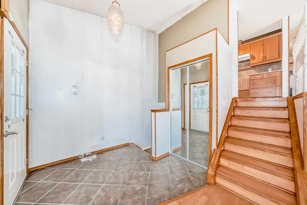 243 Erin Meadow Close, Calgary — photo 5 of 46