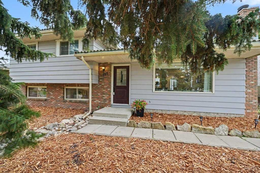 727 120 Avenue SW, Calgary — main listing photo