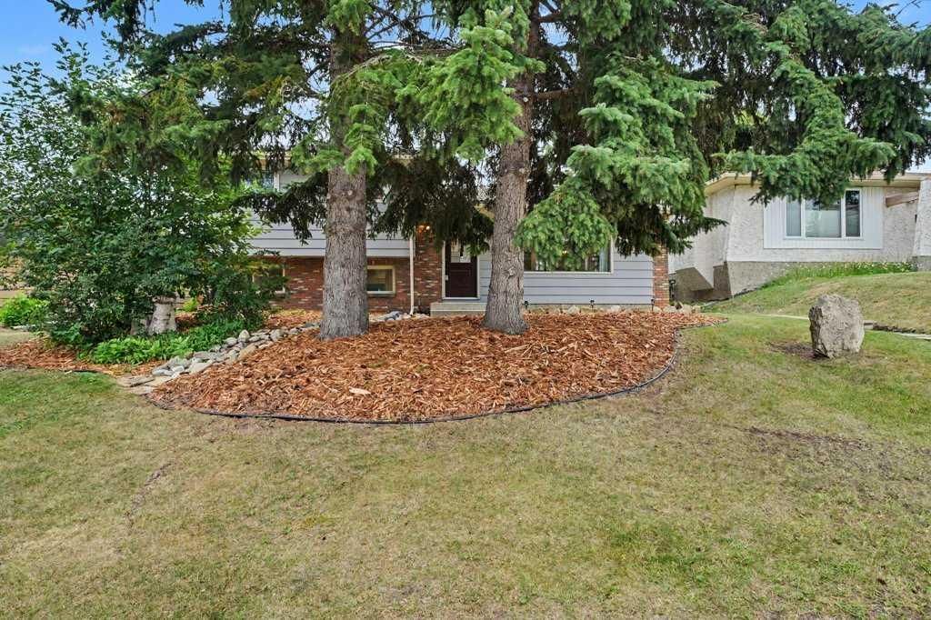 727 120 Avenue SW, Calgary — photo 3 of 41