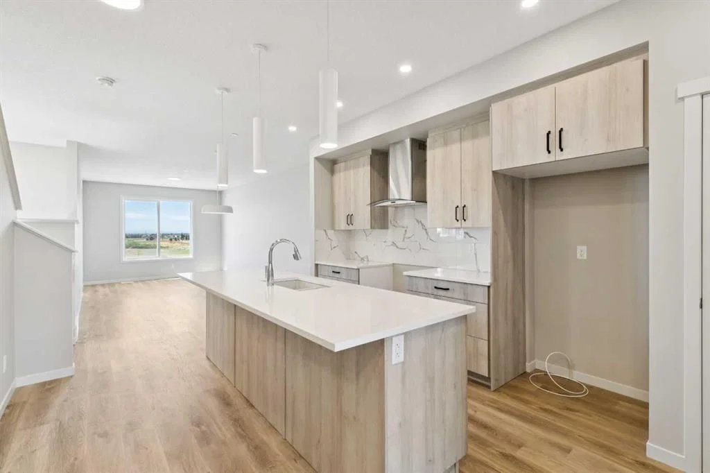 29 Hotchkiss Road SE, Calgary — photo 4 of 32