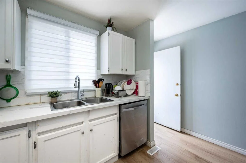 356 Falmere Road NE, Calgary — photo 5 of 34