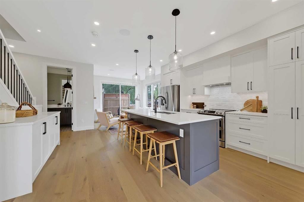 5004 21 Street SW, Calgary — photo 3 of 50