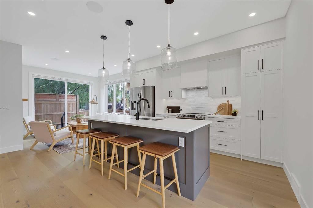 5004 21 Street SW, Calgary — photo 4 of 50