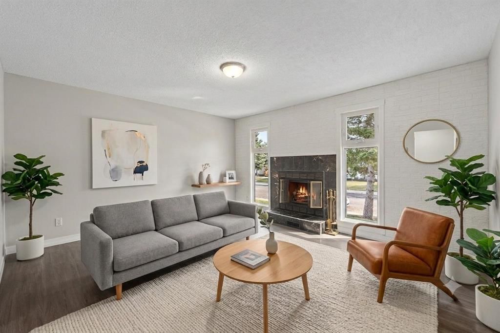875 Pinecliff Drive NE, Calgary — photo 5 of 43