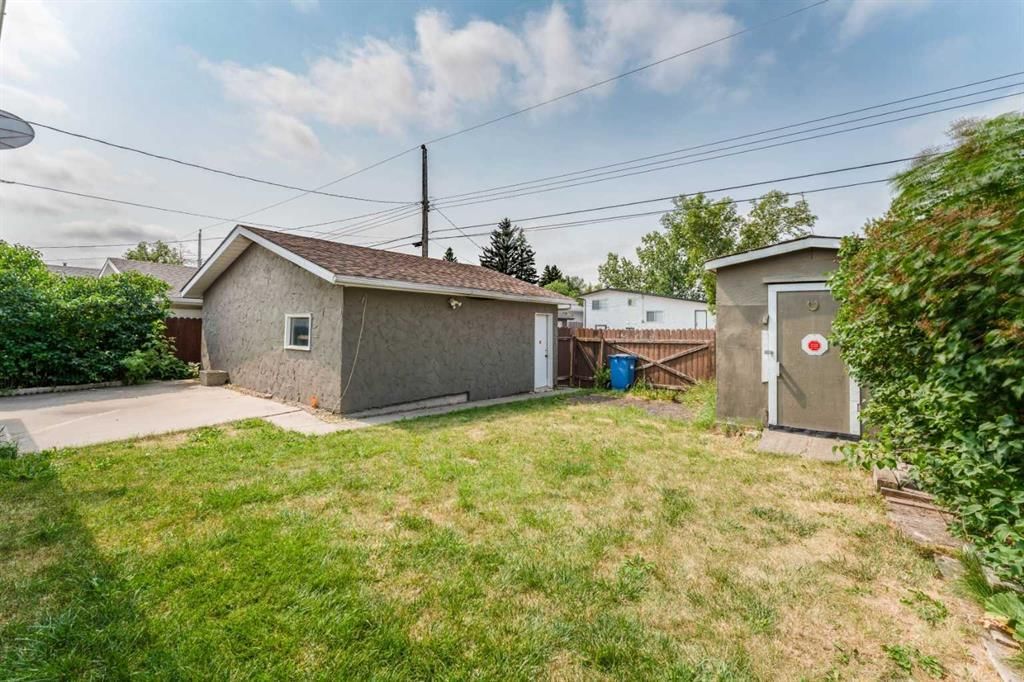 235 Penswood Way SE, Calgary — photo 2 of 30