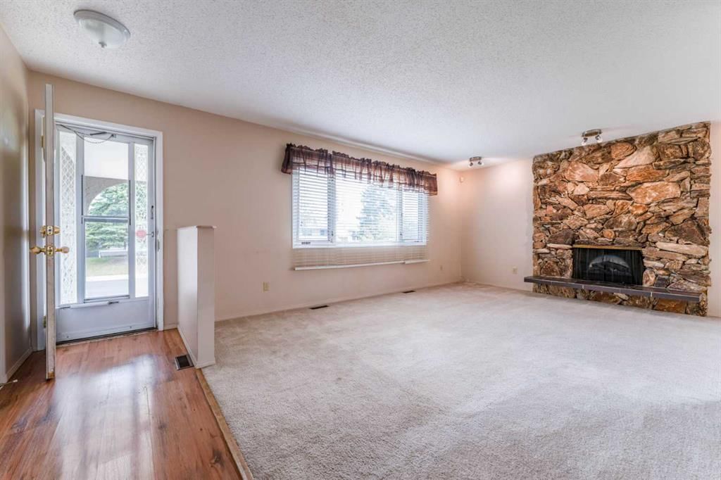 235 Penswood Way SE, Calgary — photo 3 of 30