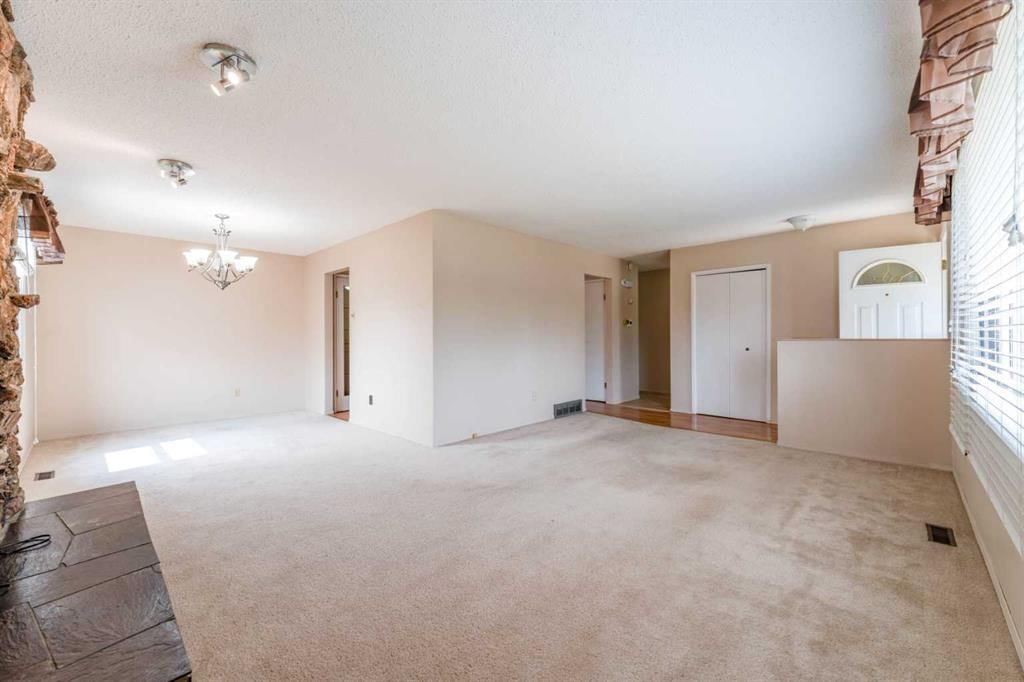 235 Penswood Way SE, Calgary — photo 5 of 30
