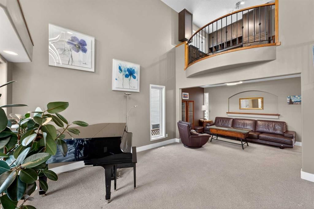 111 Valley Ponds Crescent NW, Calgary — photo 3 of 48