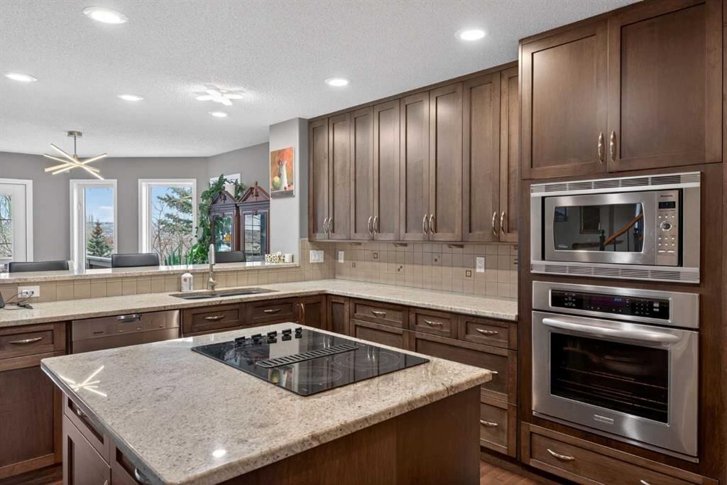 111 Valley Ponds Crescent NW, Calgary — photo 5 of 48