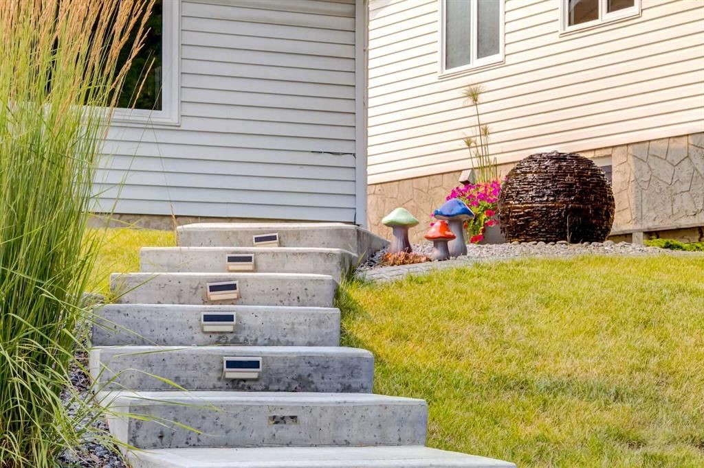 6223 Silver Ridge Drive NW, Calgary — photo 5 of 48