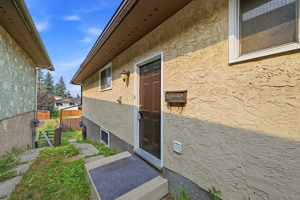 228 Berwick Drive NW, Calgary — photo 2 of 44