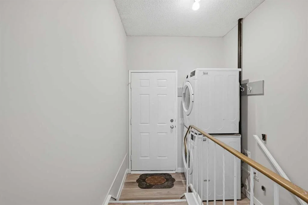 228 Berwick Drive NW, Calgary — photo 3 of 44
